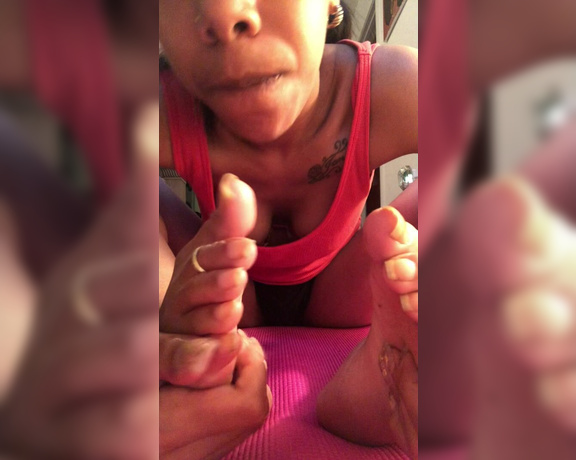 Miss Jaye aka Theemisses_1221 OnlyFans - Close mouths don’t get fednatural toes with some joi