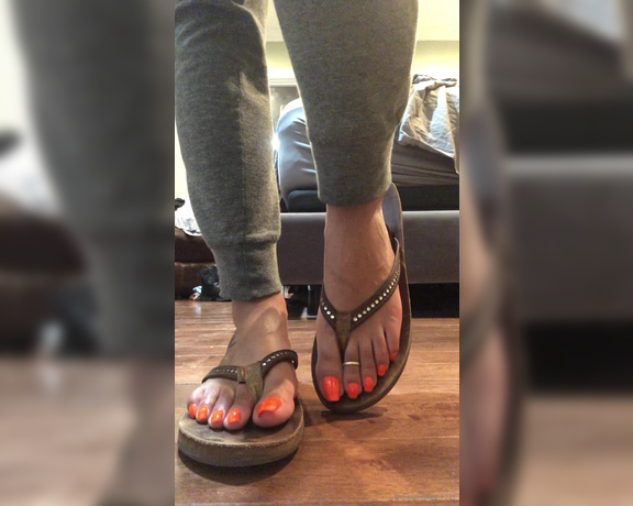 Miss Jaye aka Theemisses_1221 OnlyFans - Something about the sound of flip flops