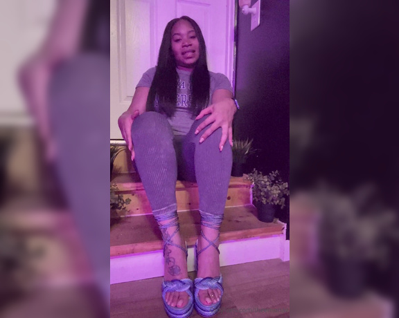 Monae aka Theemonae OnlyFans - Sexy feet in sexy heels