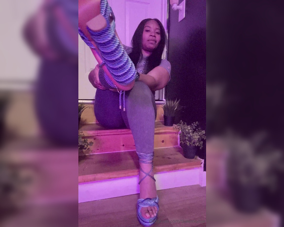 Monae aka Theemonae OnlyFans - Sexy feet in sexy heels