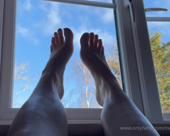 MrandMrs_W aka Mrandmrs_w OnlyFans - Sunday morning silhouette I know you love the shapes my pretty feet make