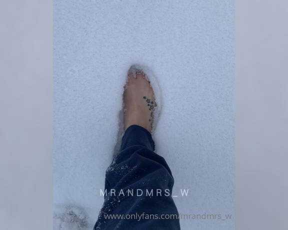 MrandMrs_W aka Mrandmrs_w OnlyFans - Pretty white toes with a glossy white pedi in fluffy white snow