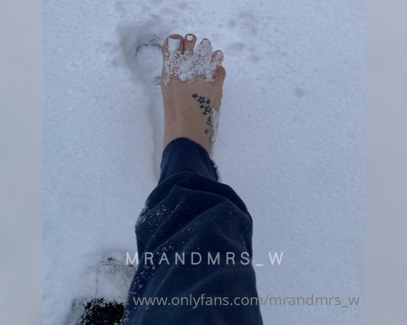 MrandMrs_W aka Mrandmrs_w OnlyFans - Pretty white toes with a glossy white pedi in fluffy white snow