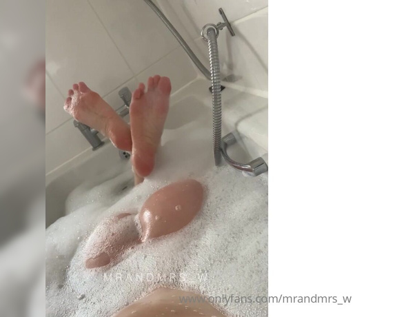 MrandMrs_W aka Mrandmrs_w OnlyFans - Booty and soles covered in bath bubbles