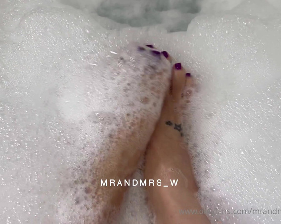 MrandMrs_W aka Mrandmrs_w OnlyFans - Bath time