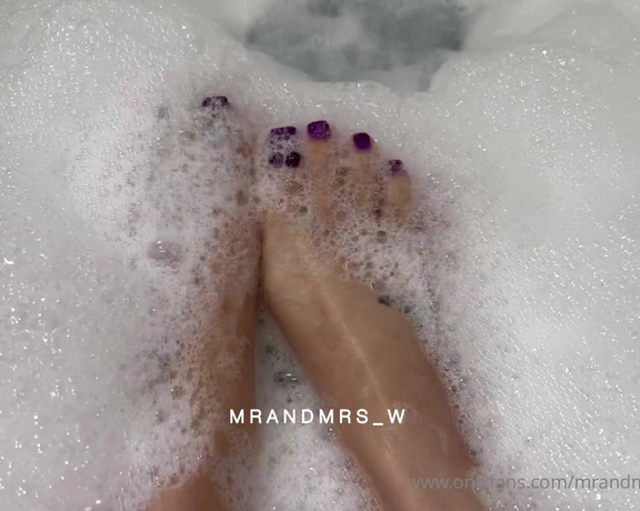 MrandMrs_W aka Mrandmrs_w OnlyFans - Bath time