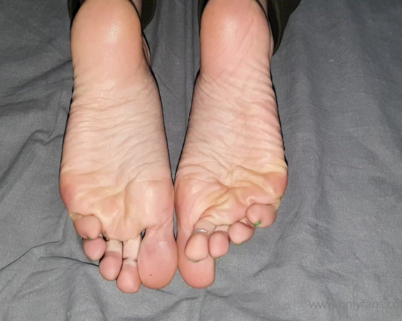 MrandMrs_W aka Mrandmrs_w OnlyFans - Since you all like my sexy soles so much