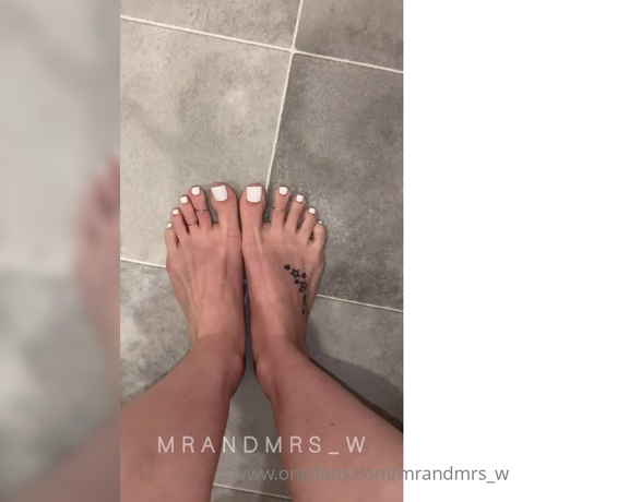 MrandMrs_W aka Mrandmrs_w OnlyFans - Posing my sexy white toes just for your pleasure