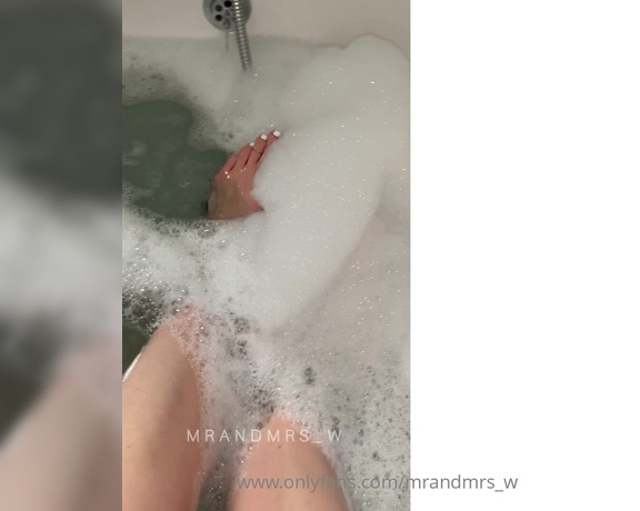 MrandMrs_W aka Mrandmrs_w OnlyFans - Bath time with Mrs W and her new pedi