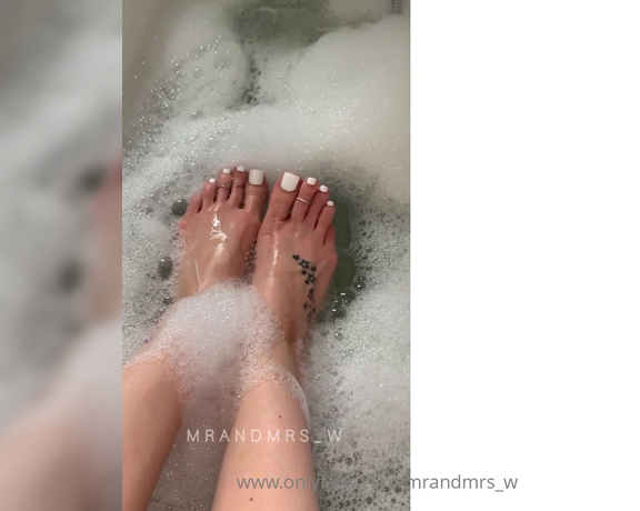 MrandMrs_W aka Mrandmrs_w OnlyFans - Bath time with Mrs W and her new pedi