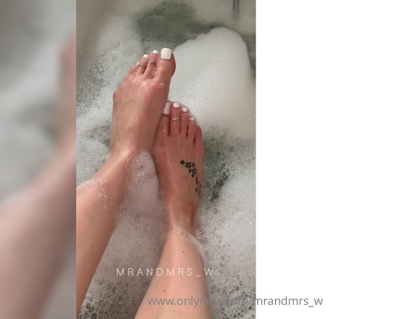 MrandMrs_W aka Mrandmrs_w OnlyFans - Bath time with Mrs W and her new pedi