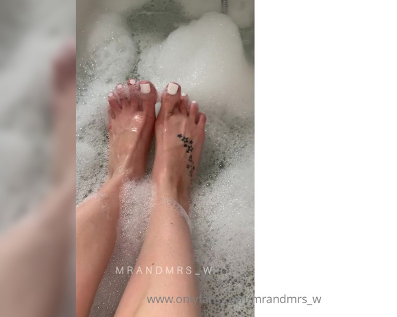 MrandMrs_W aka Mrandmrs_w OnlyFans - Bath time with Mrs W and her new pedi