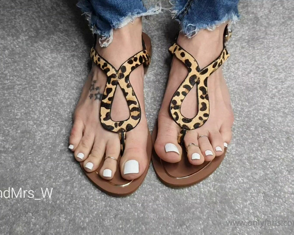 MrandMrs_W aka Mrandmrs_w OnlyFans - Pretty white toes and sandals Photo sets to follow