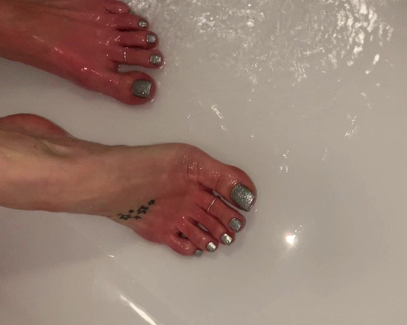 MrandMrs_W aka Mrandmrs_w OnlyFans - Mrs W’s sexy legs and new pedicure in the shower