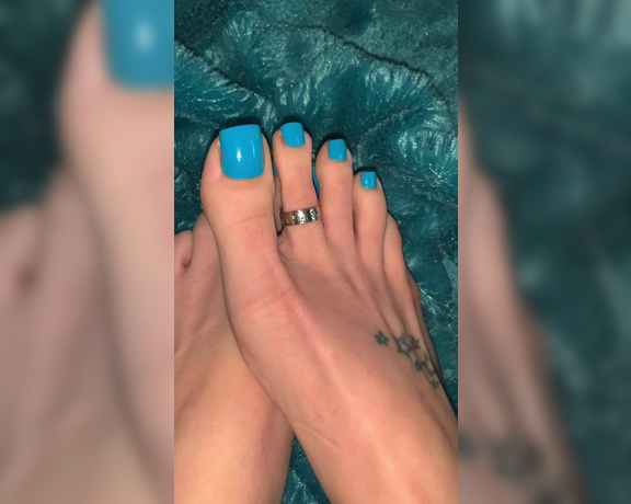 MrandMrs_W aka Mrandmrs_w OnlyFans - Beautifully slender suckable toes it makes my twitch when Mr W puts them in his mouth