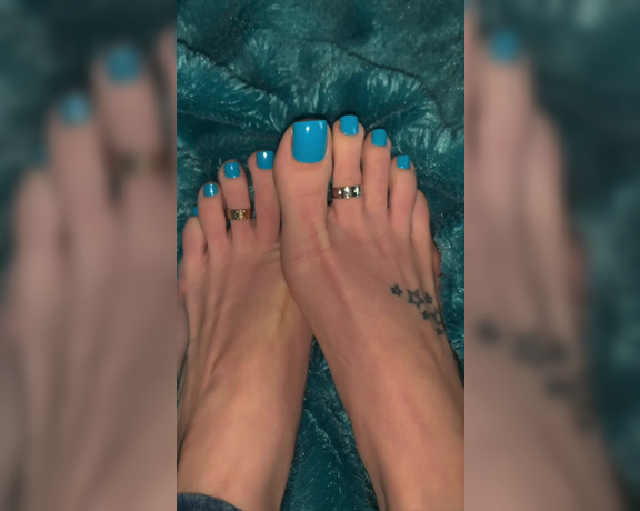 MrandMrs_W aka Mrandmrs_w OnlyFans - Beautifully slender suckable toes it makes my twitch when Mr W puts them in his mouth