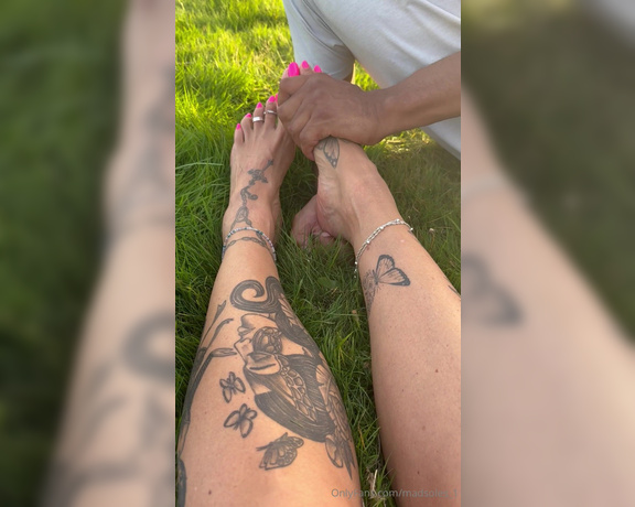 MsMaddy aka Madsoles_1 OnlyFans - After a work out in the park I let him rub my sweaty feet while we chilled and chatted