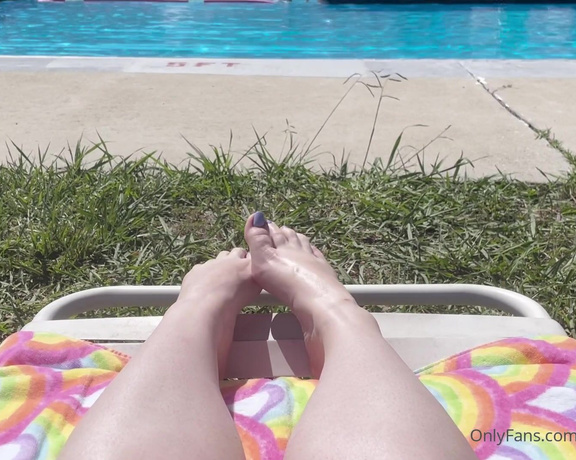 Porcelain Goddess aka Porcelainfeets OnlyFans - At the pool soaking up the sun