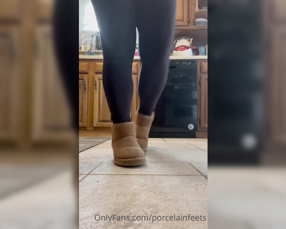 Porcelain Goddess aka Porcelainfeets OnlyFans - Tried to do a long video of me cleaningsole teasing but cats kept running through so here is one