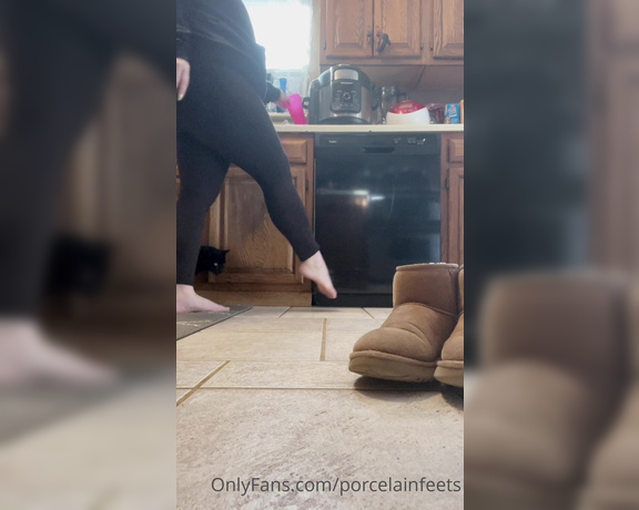 Porcelain Goddess aka Porcelainfeets OnlyFans - Tried to do a long video of me cleaningsole teasing but cats kept running through so here is one