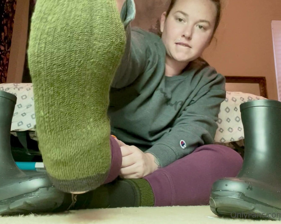 Porcelain Goddess aka Porcelainfeets OnlyFans - Sock removal after being in sweaty rain boots