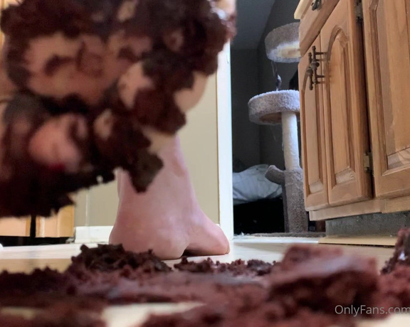 Porcelain Goddess aka Porcelainfeets OnlyFans - Chocolate cupcake smash video I’ve wanted to do this forever!!