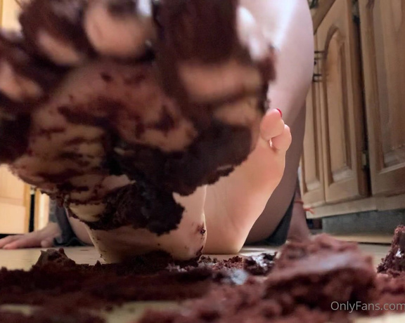 Porcelain Goddess aka Porcelainfeets OnlyFans - Chocolate cupcake smash video I’ve wanted to do this forever!!