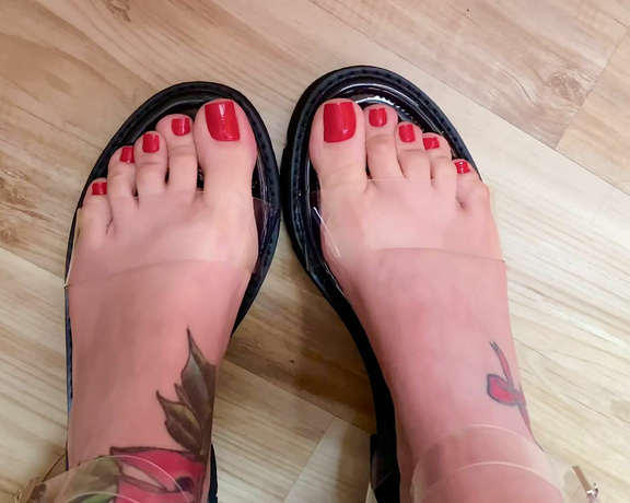 Queen Rainha aka Queen_rainha_ OnlyFans - My beautiful feetMy beautiful sandal Meus lindos psMinha linda sandlia