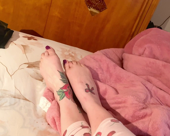 Queen Rainha aka Queen_rainha_ OnlyFans - Lick my pretty feetLambe meus lindos