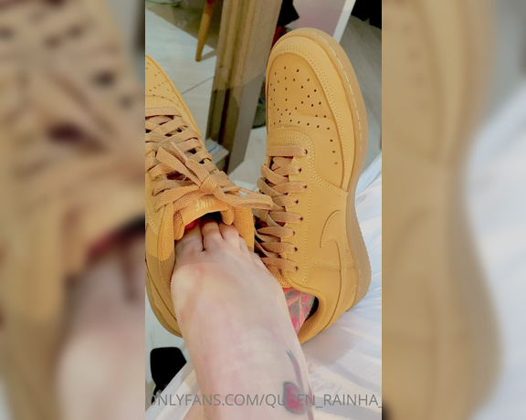 Queen Rainha aka Queen_rainha_ OnlyFans - Good Morning!!! With my new sneakers, a gift from a subscriber, and the new color Its very difficu