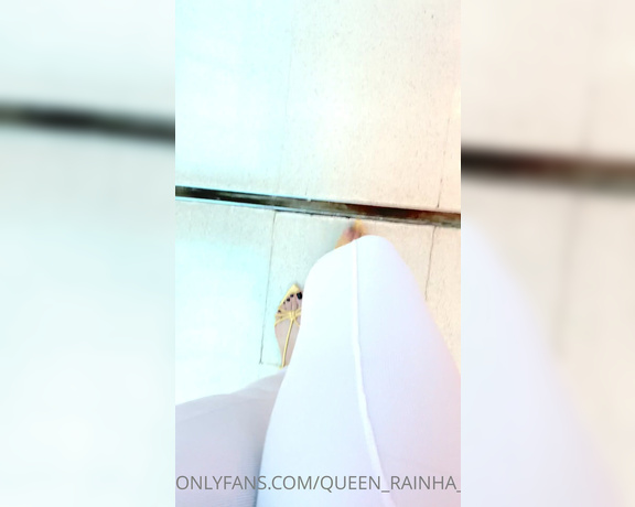 Queen Rainha aka Queen_rainha_ OnlyFans - Like my postsAt the mall I love my feet No shopping Eu amo meus