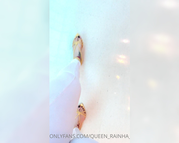 Queen Rainha aka Queen_rainha_ OnlyFans - Like my postsAt the mall I love my feet No shopping Eu amo meus