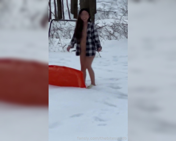 Thebitesizedb Fansly - Some snow and hot tub fun, a little bit of #deepthroating and #peeing in the snow 5