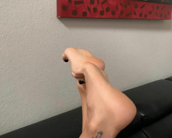 Sole Purpose Texas Feet aka Solepurposetexasofficial Onlyfans - Couch surfing 06