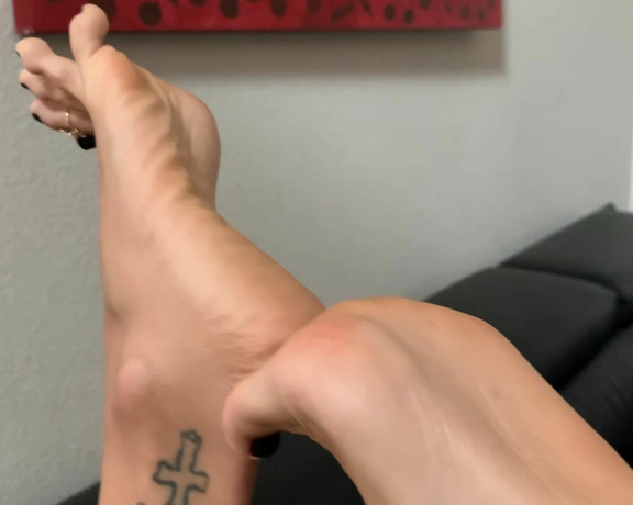 Sole Purpose Texas Feet aka Solepurposetexasofficial Onlyfans - Couch surfing 06