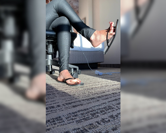 Sole Purpose Texas Feet aka Solepurposetexasofficial Onlyfans - New flip flops for you to cum on You like them! Jerk to me now!