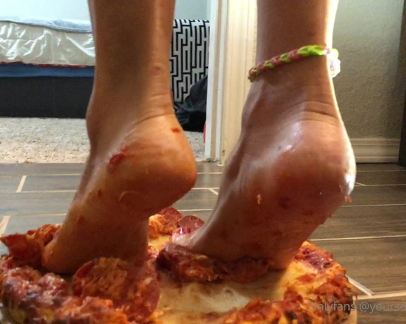 Sole Purpose Texas Feet aka Solepurposetexasofficial Onlyfans - Who wants some pizza! (The bf are the whole thing after this) good boy