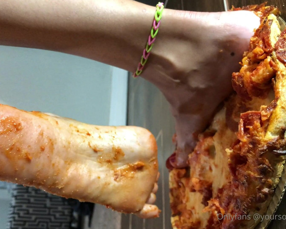 Sole Purpose Texas Feet aka Solepurposetexasofficial Onlyfans - Who wants some pizza! (The bf are the whole thing after this) good boy