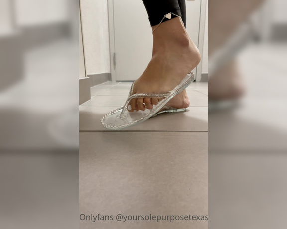 Sole Purpose Texas Feet aka Solepurposetexasofficial Onlyfans - Who wants to fuck my feet in these