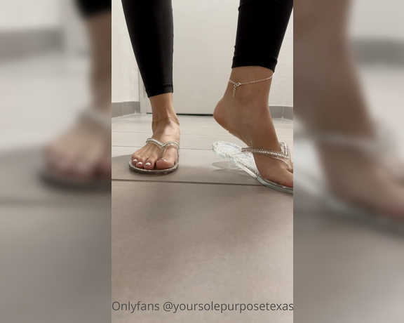 Sole Purpose Texas Feet aka Solepurposetexasofficial Onlyfans - Who wants to fuck my feet in these