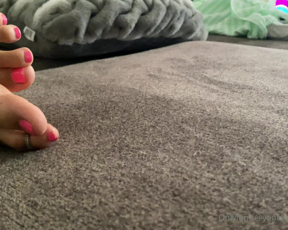 Sole Purpose Texas Feet aka Solepurposetexasofficial Onlyfans - Lounging Who wants to cum on my feet