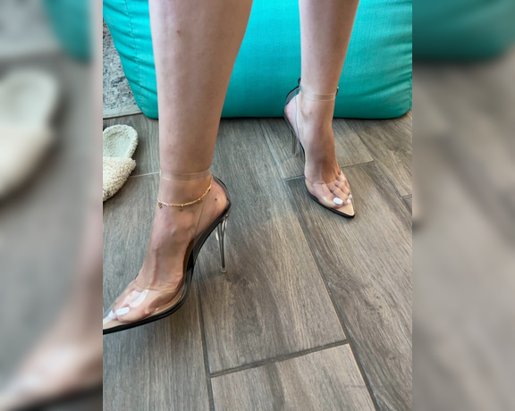 Sole Purpose Texas Feet aka Solepurposetexasofficial Onlyfans - I want you to jerk your cock as I try in these heels for you