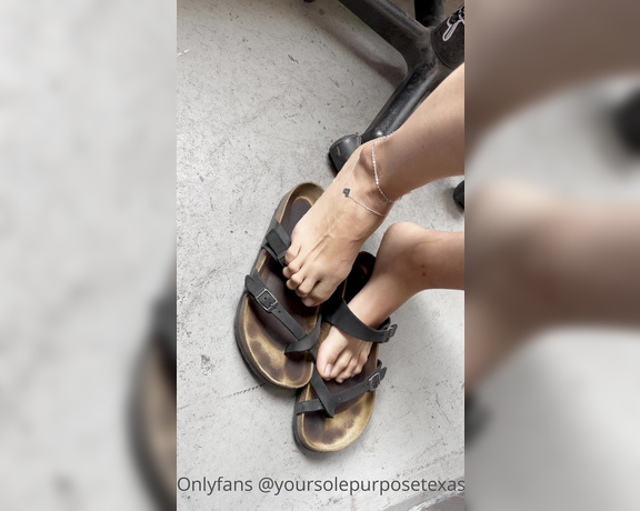 Sole Purpose Texas Feet aka Solepurposetexasofficial Onlyfans - Would you cum on my feet at work