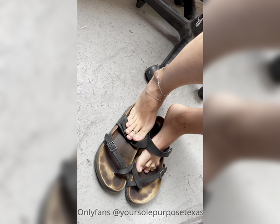 Sole Purpose Texas Feet aka Solepurposetexasofficial Onlyfans - Would you cum on my feet at work