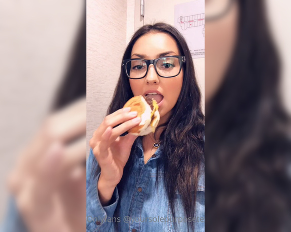 Sole Purpose Texas Feet aka Solepurposetexasofficial Onlyfans - Wish this burger was you