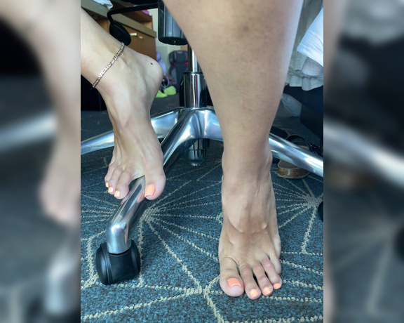 Sole Purpose Texas Feet aka Solepurposetexasofficial Onlyfans - Who likes my veiny tops