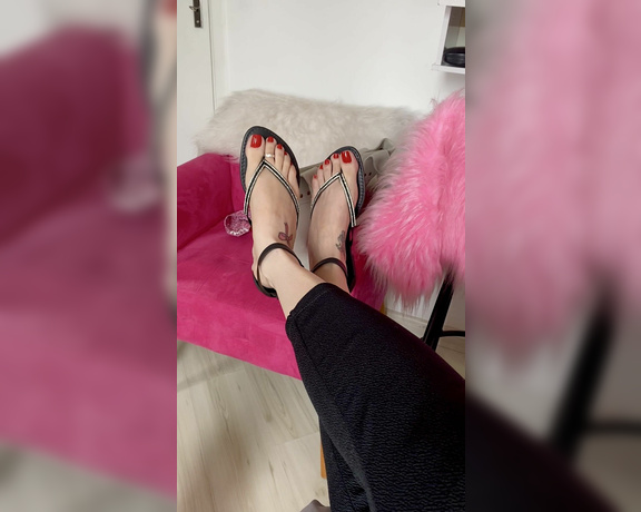 Queen Rainha aka Queen_rainha_ OnlyFans - Sexy sandal Sexy feet