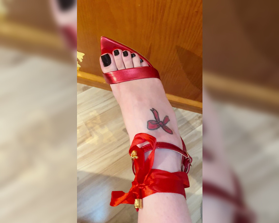 Queen Rainha aka Queen_rainha_ OnlyFans - New sandal Gift from a subscriber Sandlia nova Presente de um inscrito