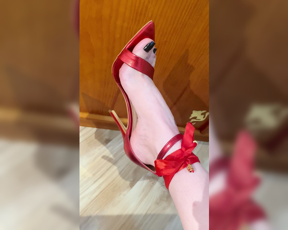 Queen Rainha aka Queen_rainha_ OnlyFans - New sandal Gift from a subscriber Sandlia nova Presente de um inscrito