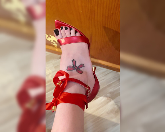 Queen Rainha aka Queen_rainha_ OnlyFans - New sandal Gift from a subscriber Sandlia nova Presente de um inscrito